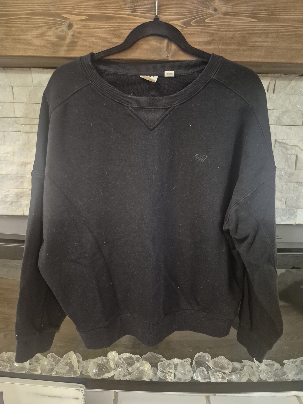 Roxy Black Men's Crewneck Sweatshirt with Subtle Logo
